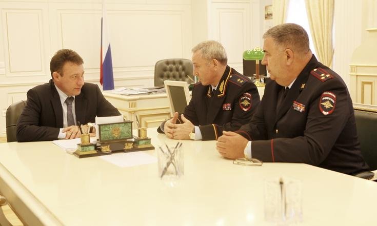 Игорь Холманских провел рабочую встречу с начальником Главного управления на транспорте МВД России генерал-лейтенантом полиции Дмитрием Шаробаровым