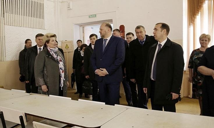Николай Цуканов посетил среднюю школу № 2 (г.Далматово Курганской области)
