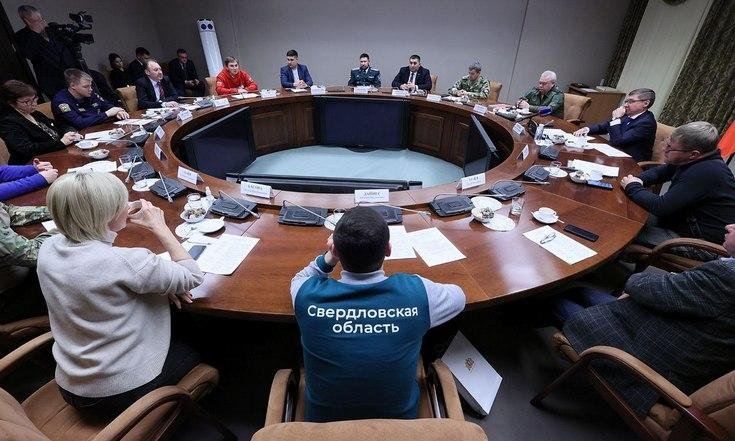 Полномочный представитель Президента Владимир Якушев в преддверии Дня народного единства, встретился с гражданскими активистами Уральского федерального округа