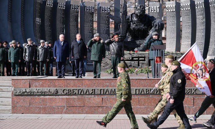 Возложение цветов к мемориалу «Чёрный тюльпан»