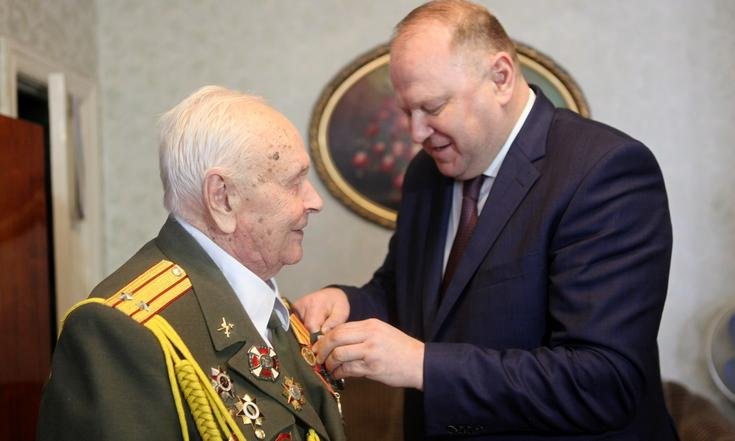 Николай Цуканов вручил юбилейную медаль «75 лет Победы в Великой Отечественной войне 1941 – 1945 гг.» Александру Васильевичу Ледневу