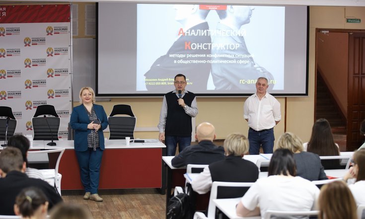 Владимир Якушев: «Эффективная работа с соцсетями – один из важнейших навыков современных управленцев»