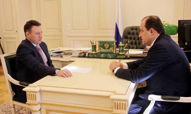 Рабочая встреча Игоря Холманских с заместителем председателя коллегии Военно-промышленной комиссии России Олегом Бочкаревым