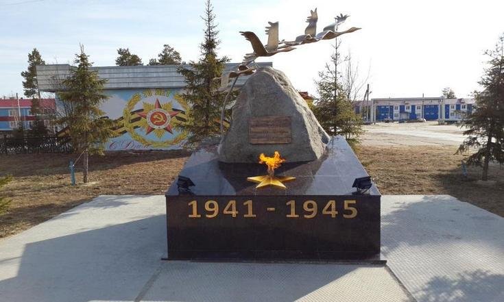 Главный федеральный инспектор по ЯНАО проконтролировал состояние мемориалов, посвященных Великой Победе