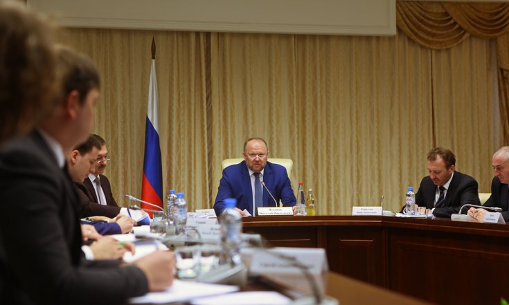 Николай Цуканов провел еженедельное оперативное совещание