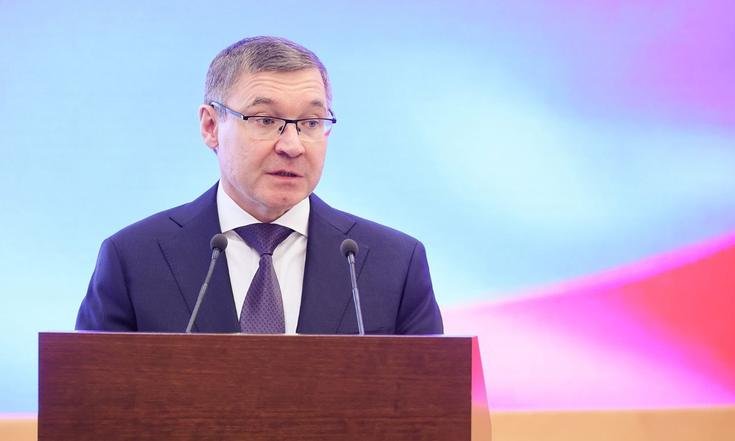 Владимир Якушев вручил семье погибшего в ходе СВО офицера Ивана Марина Звезду Героя России