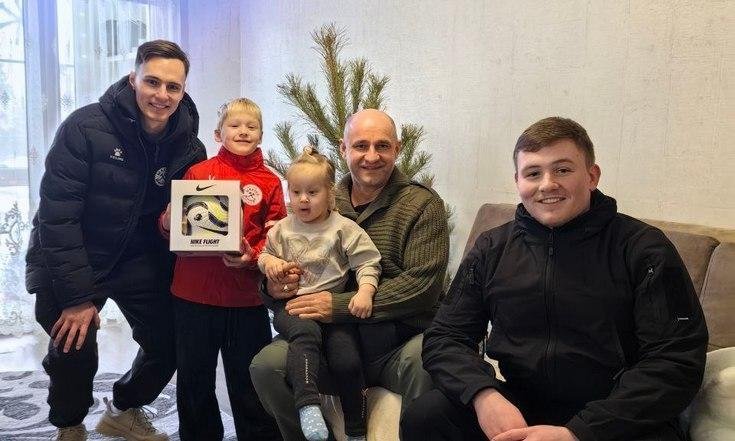 «Ёлка желаний»: полпред привёз подарки детям из ДНР