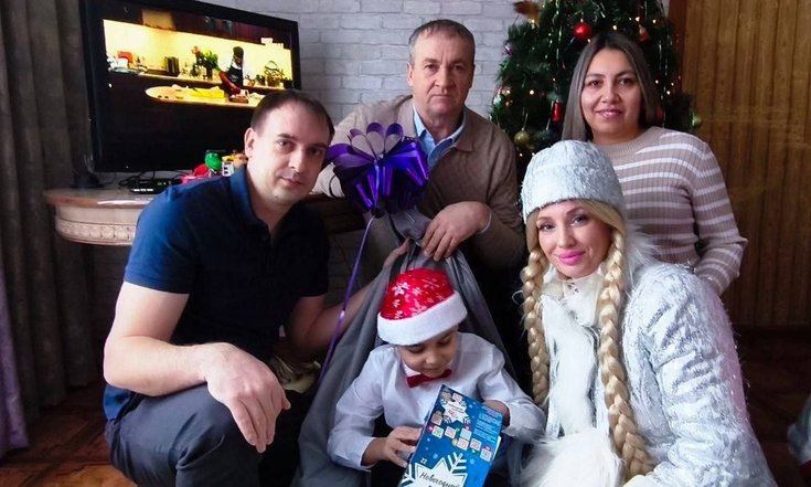 «Ёлка желаний»: исполнил мечты троих детей из регионов Уральского федерального округа