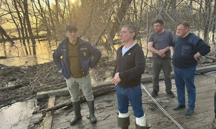 Владимир Якушев работает в городе Ишим, где сложилась наиболее напряженная ситуация с паводком