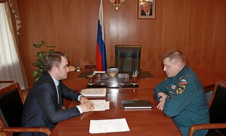 Помощник полпреда С.Морев провел рабочую встречу с начальником Сибирского регионального центра МЧС С.Диденко