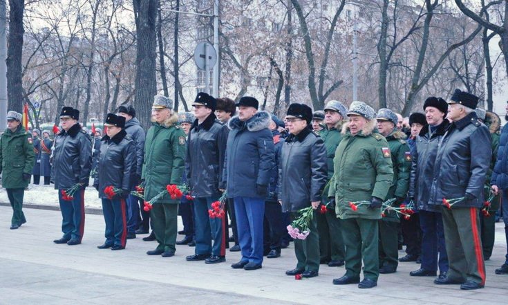 Торжественная церемония возложения венков к памятнику Маршалу Советского Союза Г.К.Жукову