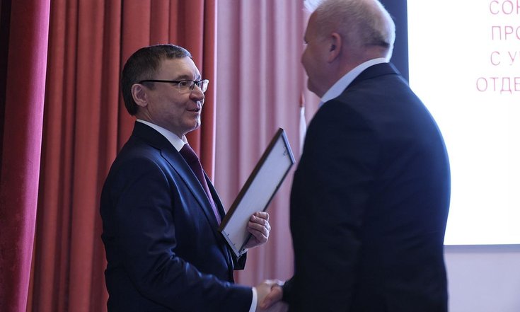 Владимир Якушев поблагодарил работников оборонных предприятий за труд