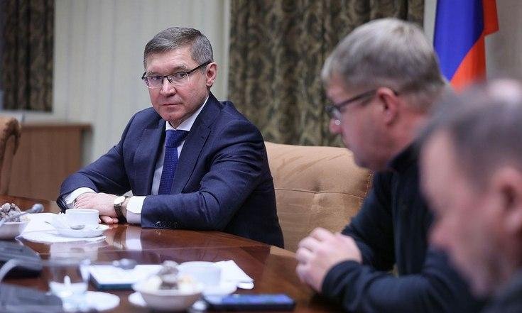 Полномочный представитель Президента Владимир Якушев в преддверии Дня народного единства, встретился с гражданскими активистами Уральского федерального округа