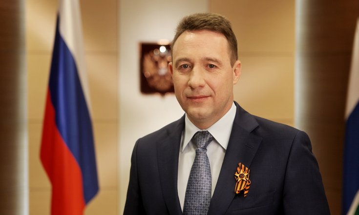 Игорь Холманских поздравил жителей Уральского федерального округа с Днем Победы