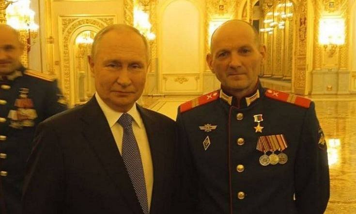 Владимир Путин вручил уральцу Дмитрию Ерёмину Звезду Героя России