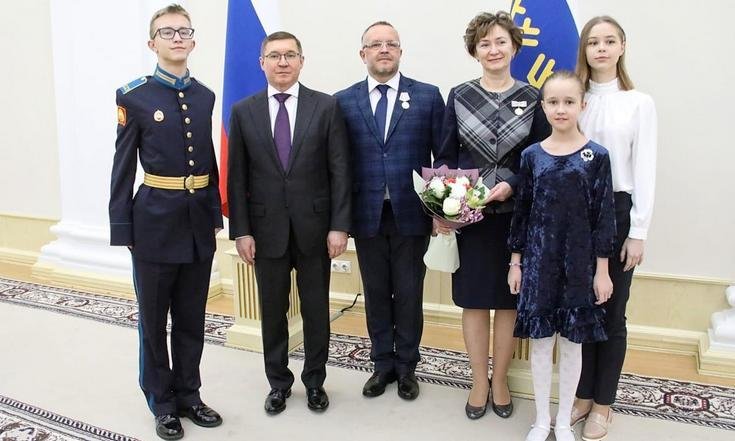 Полпред Президента Владимир Якушев вручил государственные награды жителям Тюменской области