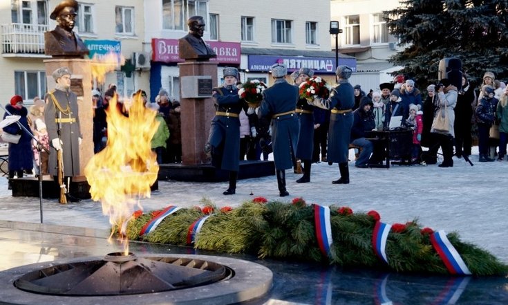 Торжественное открытие Бюстов Героев в Сквере Победы в г.Заречном (Свердловская область)