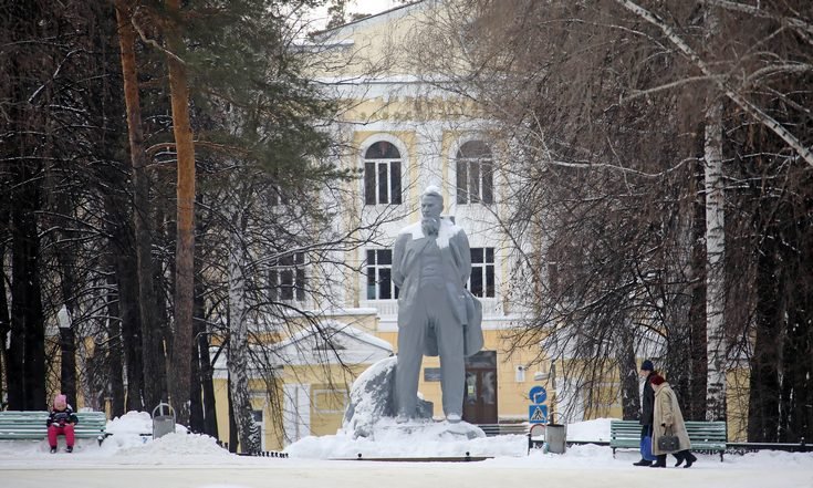 Владимир Якушев во второй день поездки в Челябинскую область работает в г.Озерск