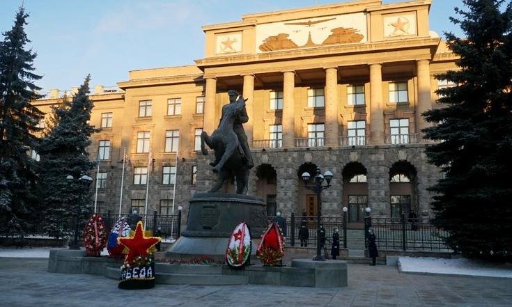 Торжественная церемония возложения венков к памятнику Маршалу Советского Союза Г.К.Жукову