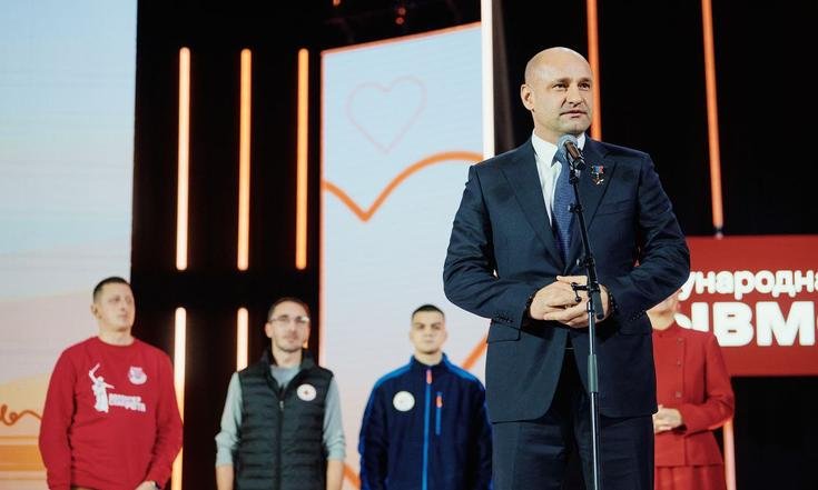Полпред в УрФО Артём Жога вручил награды победителям Международной премии #МыВместе