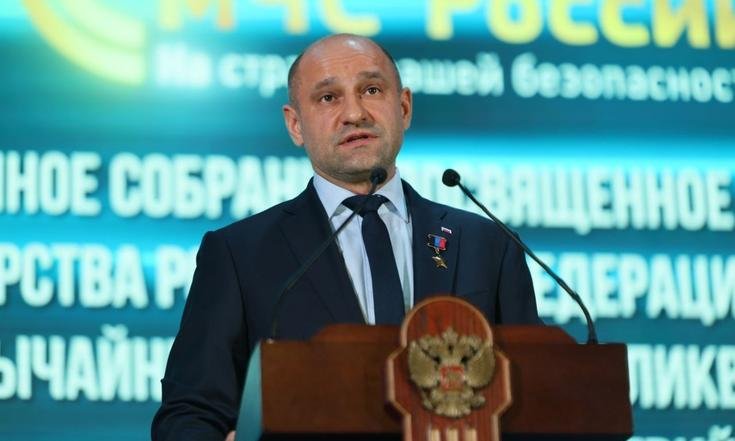 Поздравление работников МЧС с 35-летием ведомства