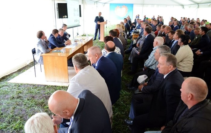 Первая окружная выставка - демонстрация сельскохозяйственной техники и технологий «День Уральского поля – 2015»