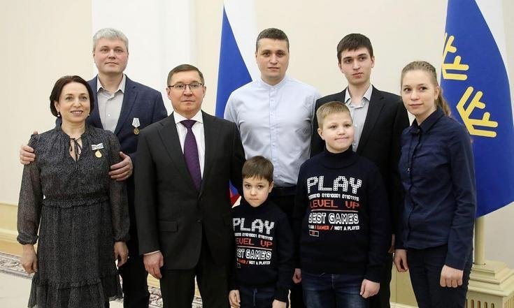 Полпред Президента Владимир Якушев вручил государственные награды жителям Тюменской области