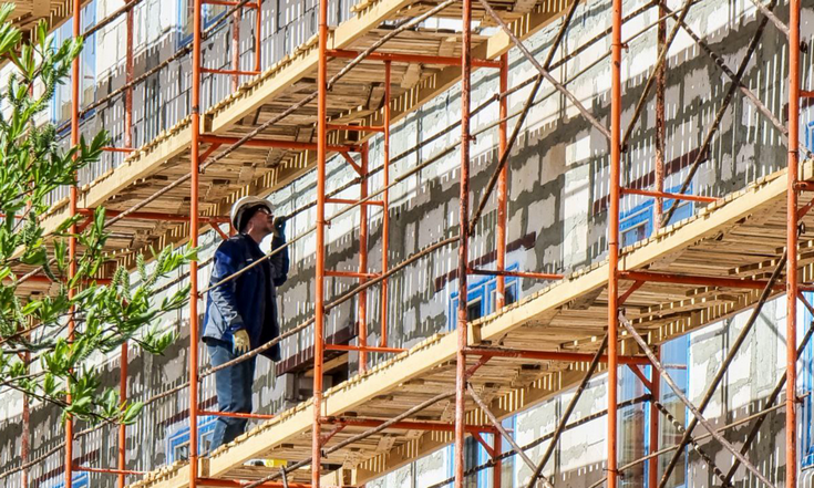 В Салехарде возвели коробку здания социального центра «Доверие»
