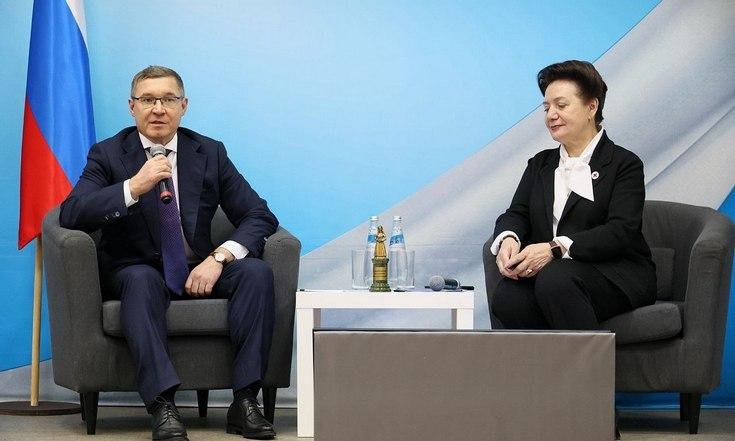 Владимир Якушев посетил Дом добровольцев