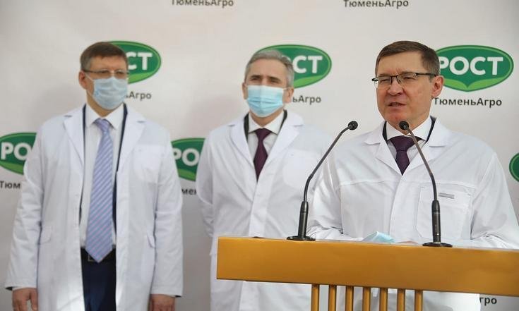 Владимир Якушев и Александр Моор посетили тепличный комбинат «Тюмень Агро»