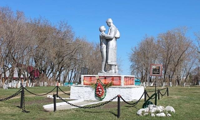 ГФИ по Курганской области Артём Пушкин посетил ряд мемориальных комплексов в Шадринском районе