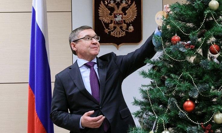 Владимир Якушев исполнит новогодние желания одиннадцати юных жителей УрФО