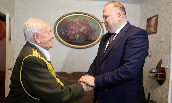 Николай Цуканов вручил юбилейную медаль «75 лет Победы в Великой Отечественной войне 1941 – 1945 гг.» Александру Васильевичу Ледневу